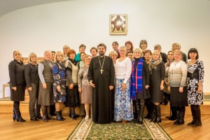 Заместители директоров по начальной школе, директор "Школы №20 имени Кирилла и Мефодия Комогорцева Т.В., протоиерей Святослав Цхай (в центре).